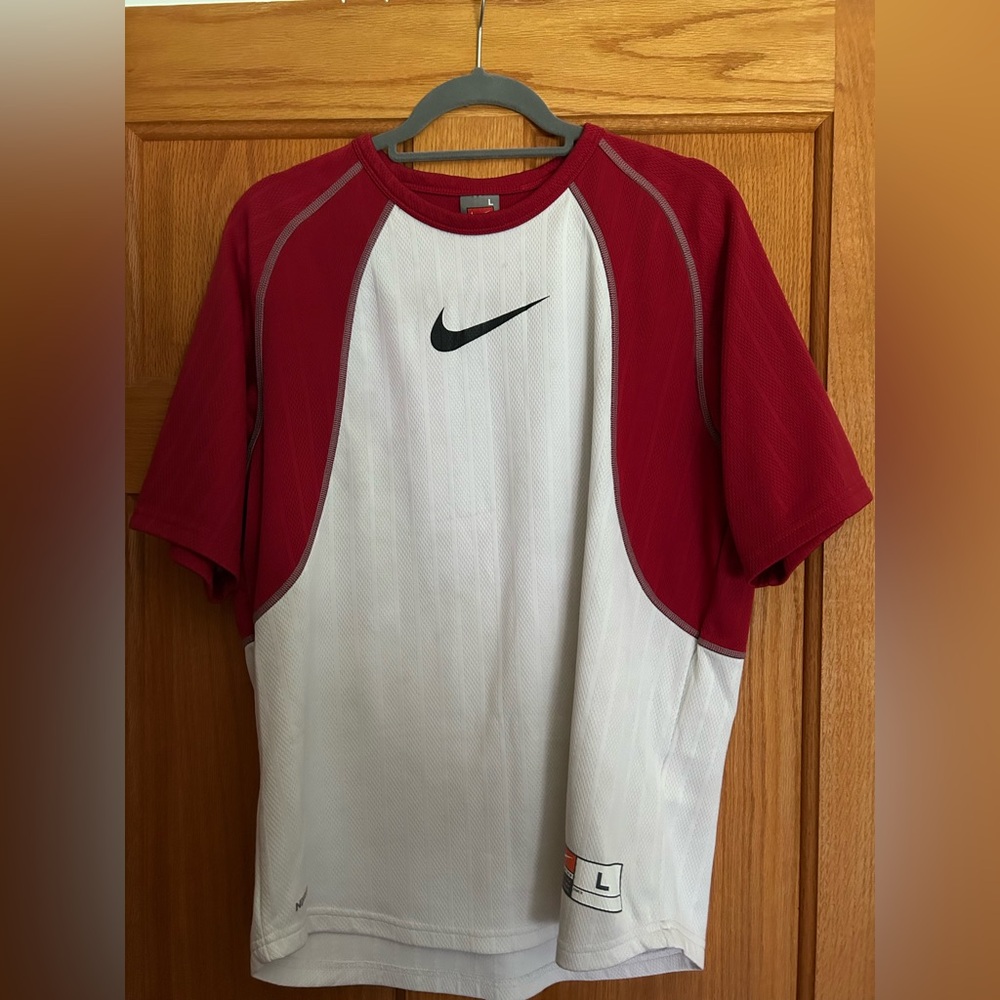 Nike Men's Red and White Short Sleeve Tee